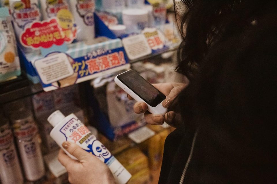 Pocketalk being used to read grocery labels