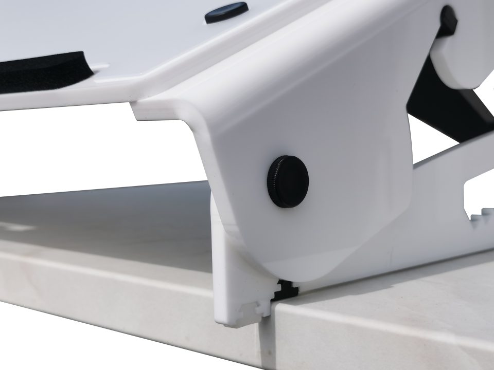 Ergonomic Café U Slope Pro close up of side adjustment knob and structure
