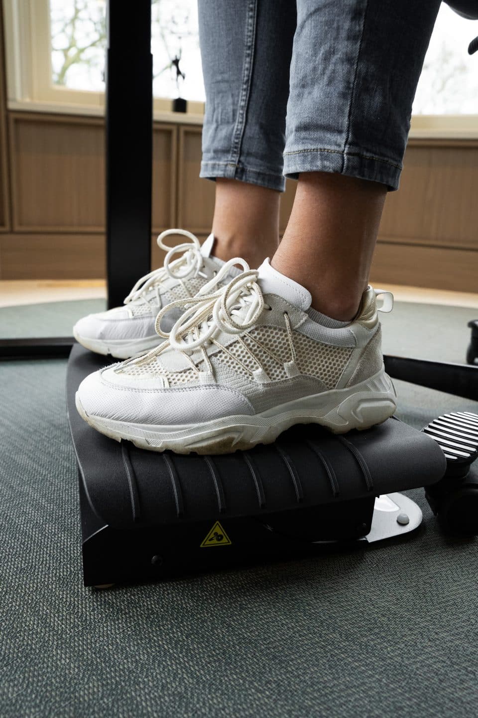 Atlantic Footrest by BakkerElkhuizen supporting a seated user’s feet at a low height.