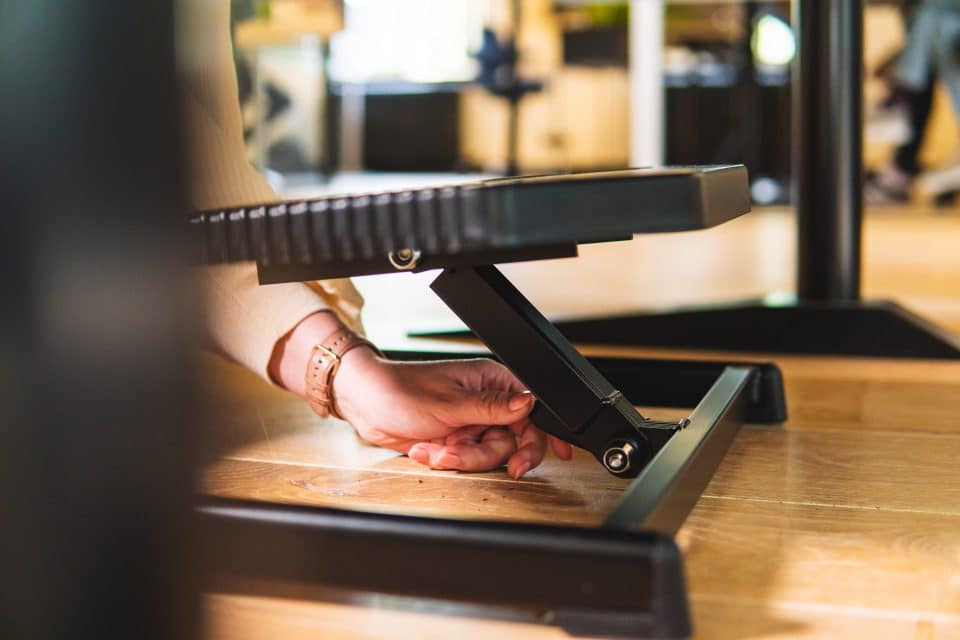 Person adjusting the height of a Basic950 BakkerElkhuizen footrest.